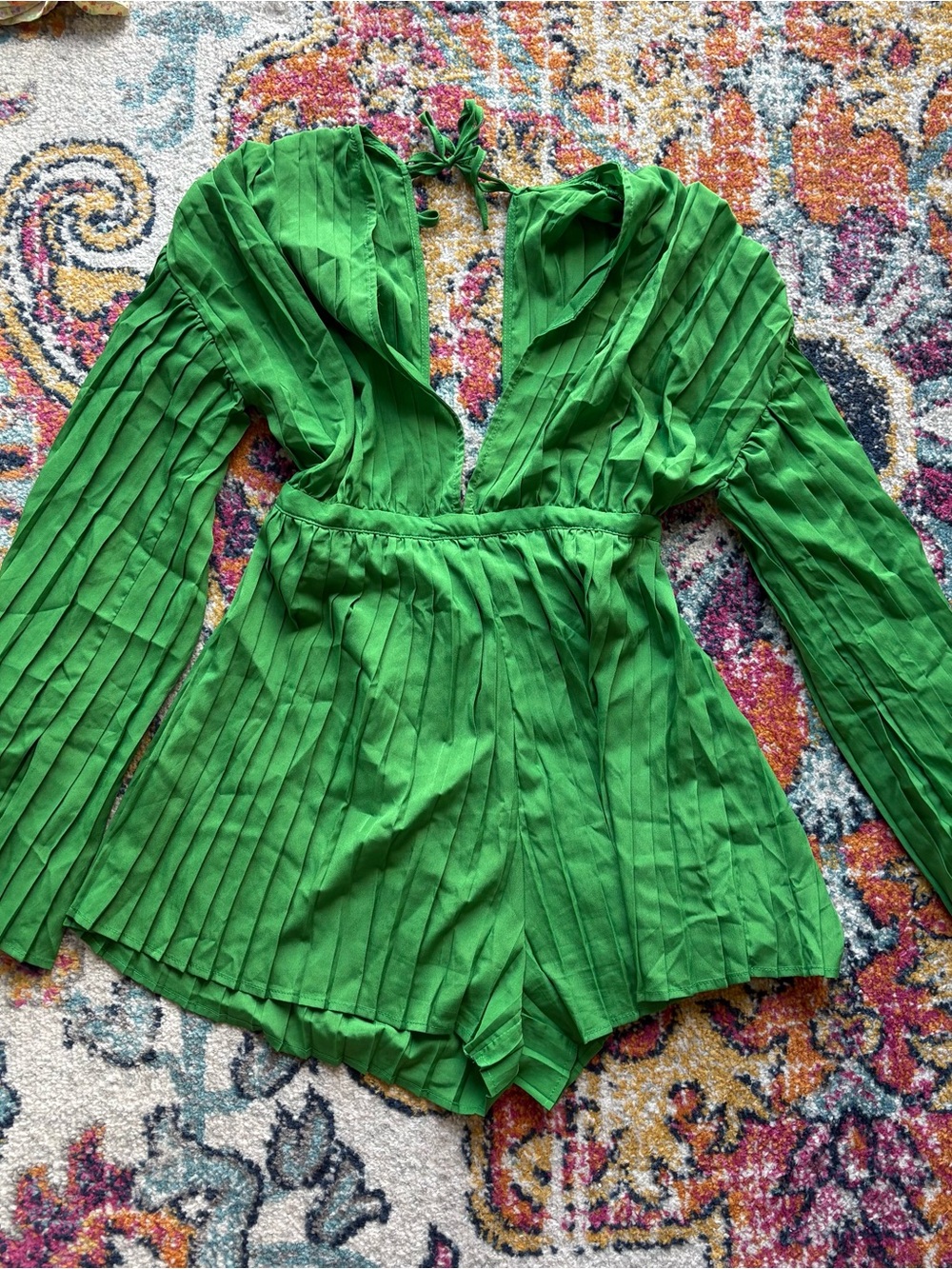 Green Pleated Long-Sleeve V-Neck Romper - PLT
